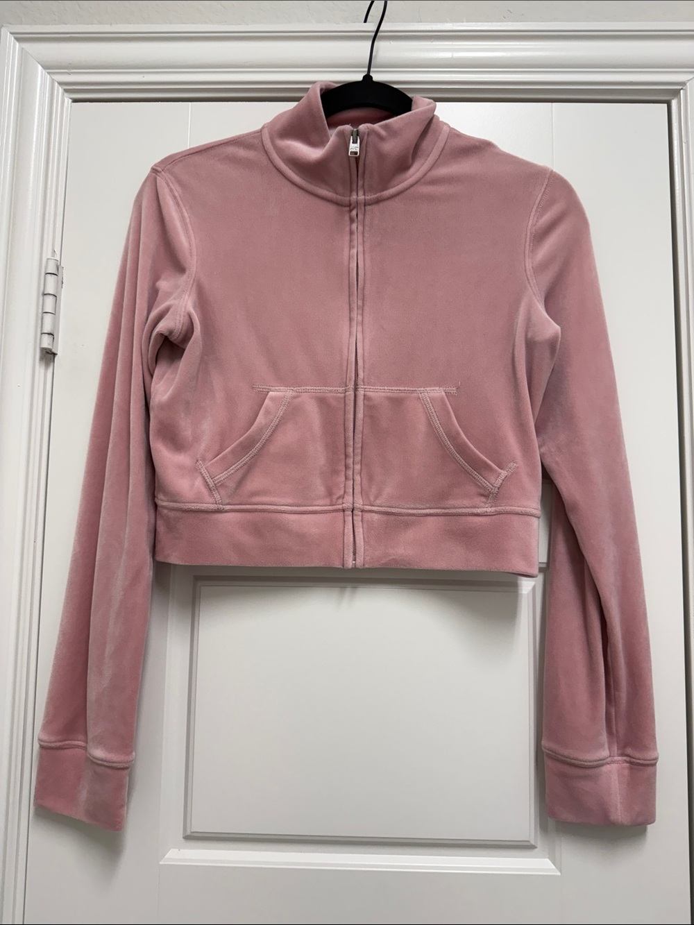 Hollister Cropped Velvet Zip Up in Dusty Pink